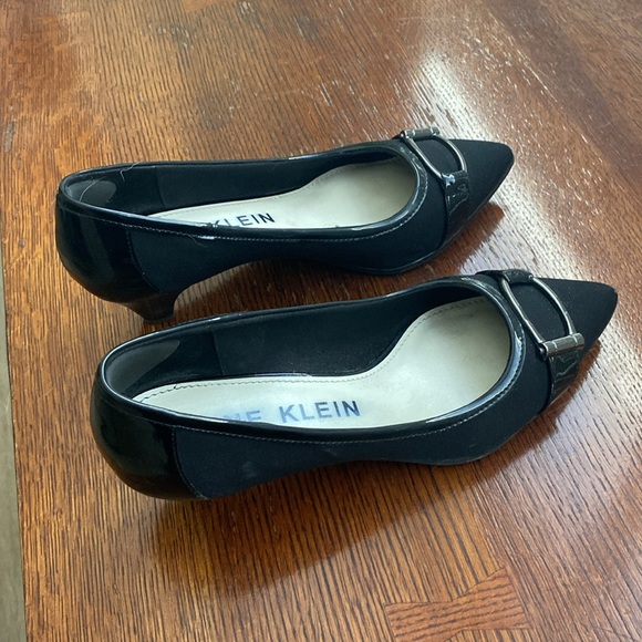Anne Klein black womens shoes. Still in great shape. So 9 - Picture 2 of 5